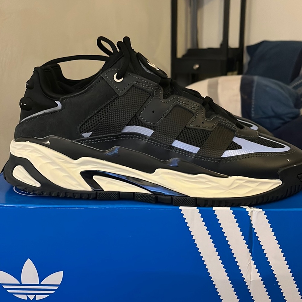 Adidas Niteball carbon